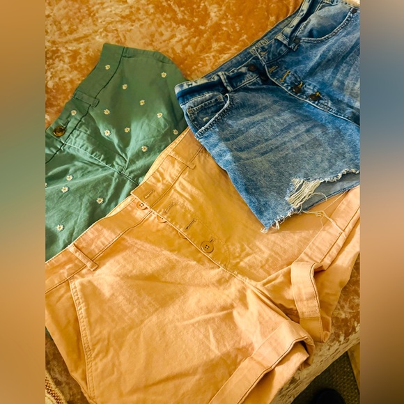 Old Navy Pants - 💘3 pairs Shorts